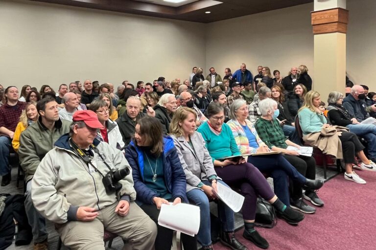 Community shows overwhelming support for conservative school board member